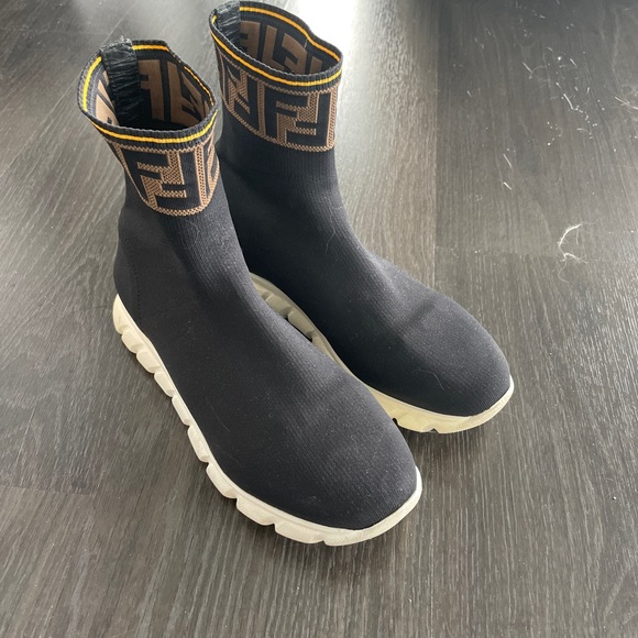 Fendi sneaker size37 - Picture 1 of 5